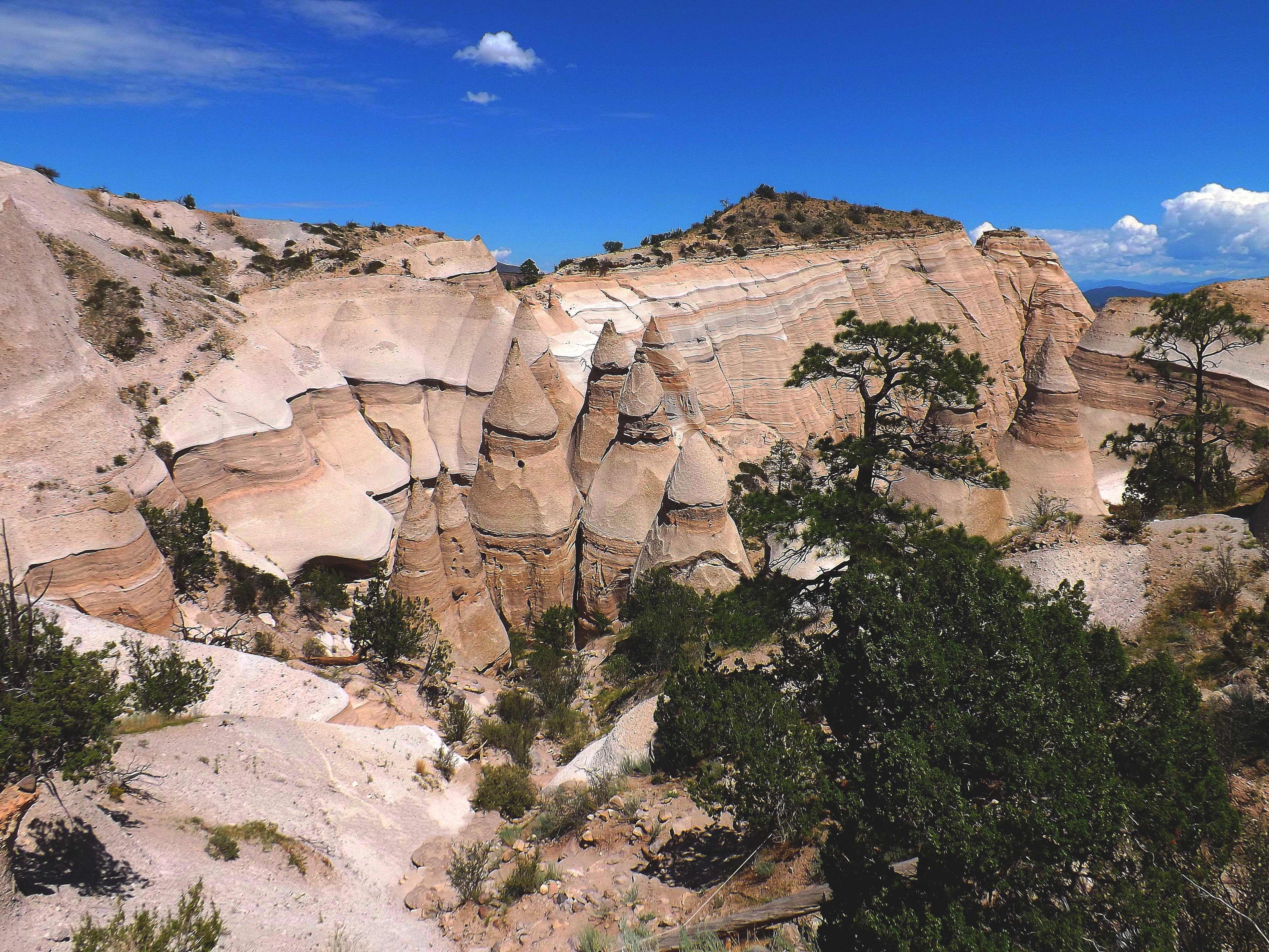 Photo: Tent Rocks in the Pueblo of Cochiti in Rio Grande, New Mexico, This file is licensed under the Creative Commons Attribution-Share Alike 4.0 International license.